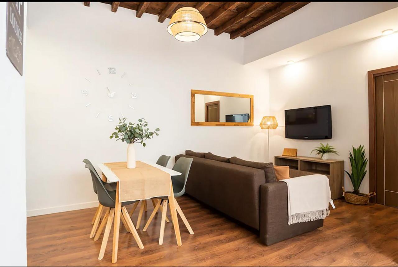 Rustic & Nice Apartment In Malaga Center Exterior photo